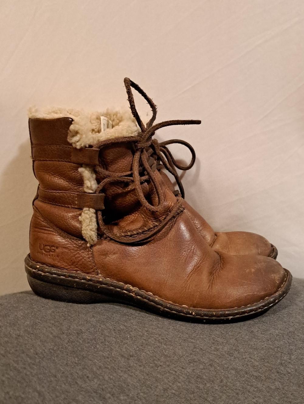 UGG Lace-Up Boot Womens Size 7